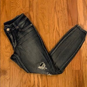 Maurices jegging distressed with patches
